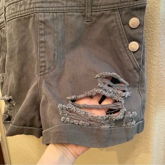 FOREVER 21 Women Olive Ripped Denim Overall Shorts Size 27 - Picture 4 of 7